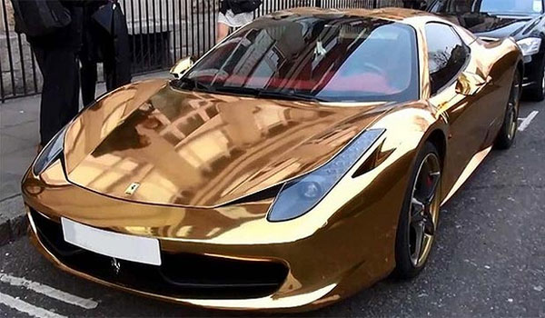 Super Rich People Arrive in London with their Supercars